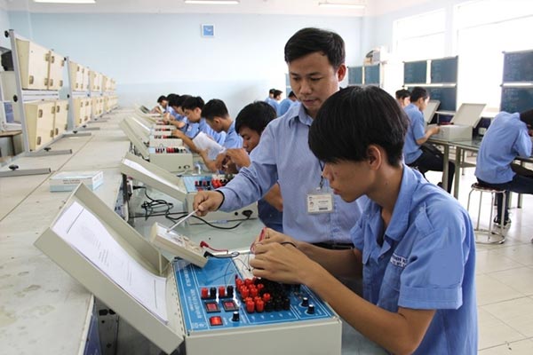 Cao Đẳng Điện Công nghiệp – Ngành có xu hướng phát triển trong tương lai